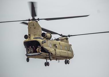 Chinook Helicopter with Soldiers