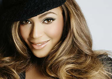 Beyoncé wearing a black hat
