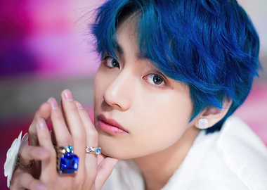 Blue-haired V with rings