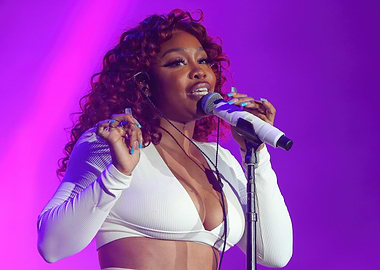 zsa performing on stage