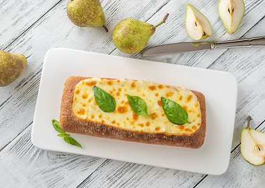 Melted Cheese Bread with Basil and Pears