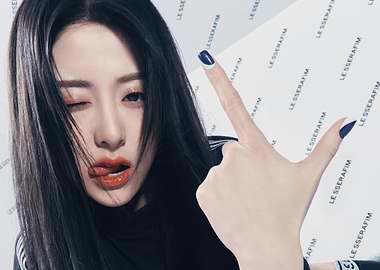 K-Pop Idol with Bold Makeup and Nails huh yunjin