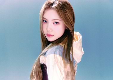 carmen babymonster with brown hair and makeup