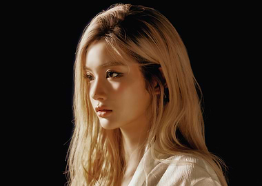 Fashion portrait of a blonde Sullyoon nmixx