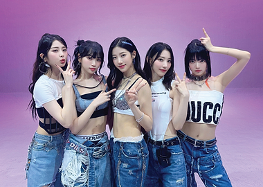 Five K-Pop Idols Posing le sserafim