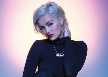 Bebe Rexha with Necklace
