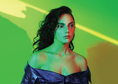 dafne keen in dramatic lighting