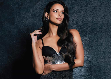 Elegant tripti dimri in Sequin Dress