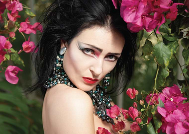 siouxsie with dramatic makeup and flowers