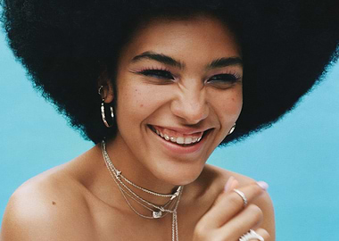 olivia dean with Afro and Jewelry