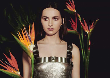 maude apatow in metallic dress with tropical flowers
