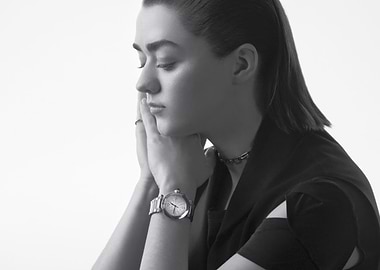 Maisie Williams wearing watch and necklace