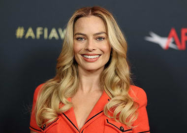 Margot Robbie Posing on Red Carpet