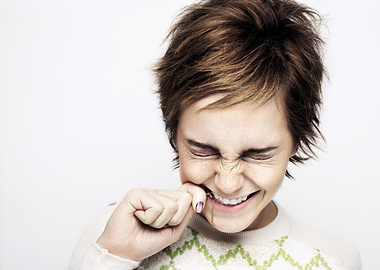 Emma Watson biting necklace