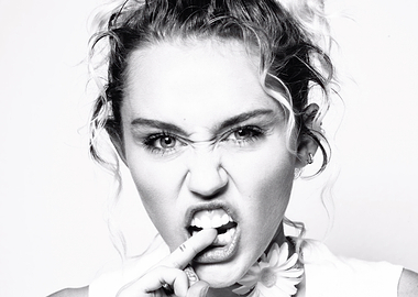 Miley Cyrus with Flower Necklace