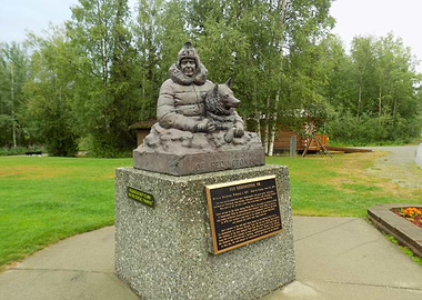 Statue of Joe Redington Sr. with Dog