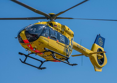 Yellow ADAC Helicopter in Flight - ADAC Helikopter beim Start