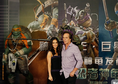 Megan Fox and William Fichtner with Teenage Mutant Ninja Turtles