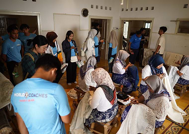 Group learning batik making