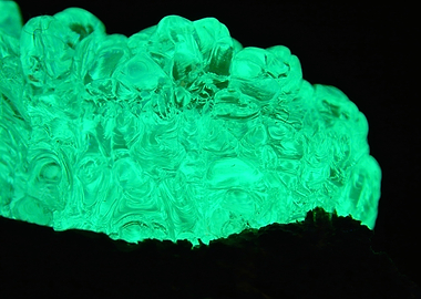 Hyalite — Hidden Green Fire Under UV Light