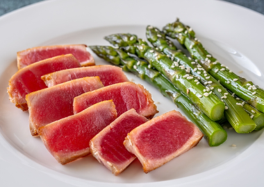 Seared Tuna with Asparagus