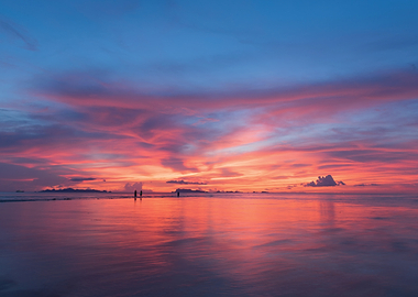 Vibrant Sunset Over a Calm Ocean