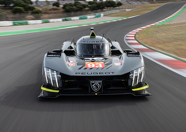 Peugeot 9X8 Hypercar on Track