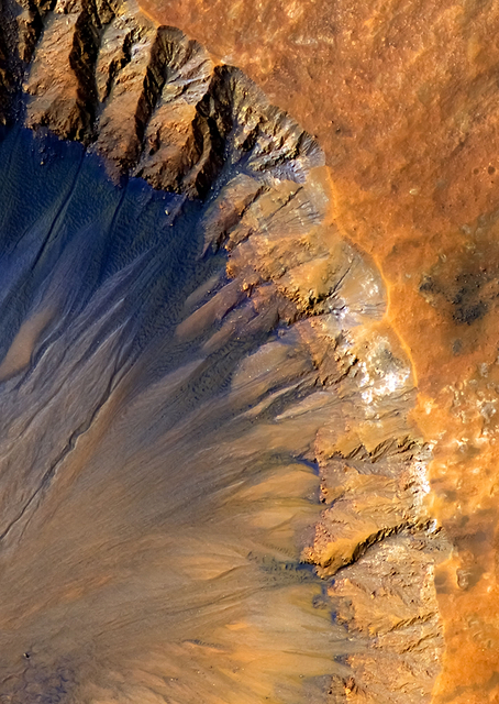 Sirenum Fossae Mars / PLATINA