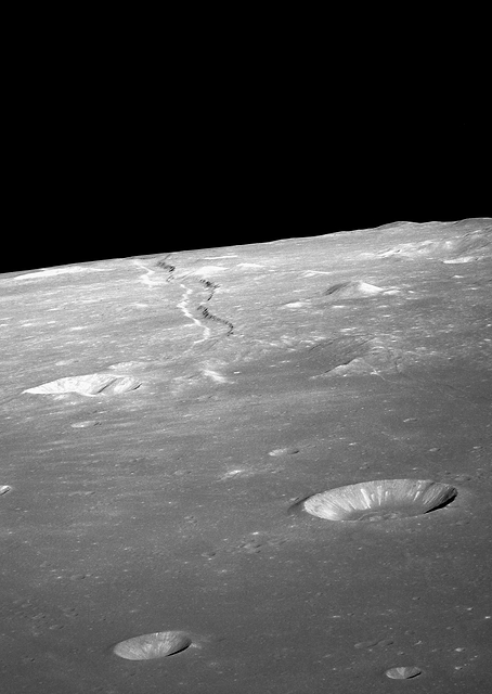 Moon surface / PLATINA
