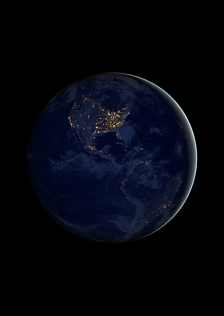 Earth by night / PLATINA