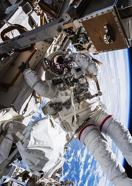 Hangout in Space / PLATINA