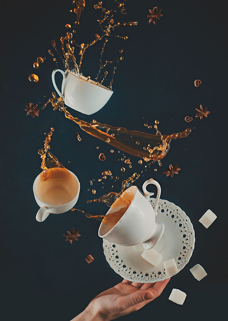 Spilling coffee / PLATINA