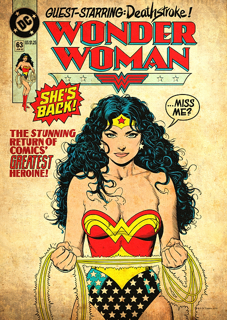 Wonder Woman holding golden lasso / PLATINA