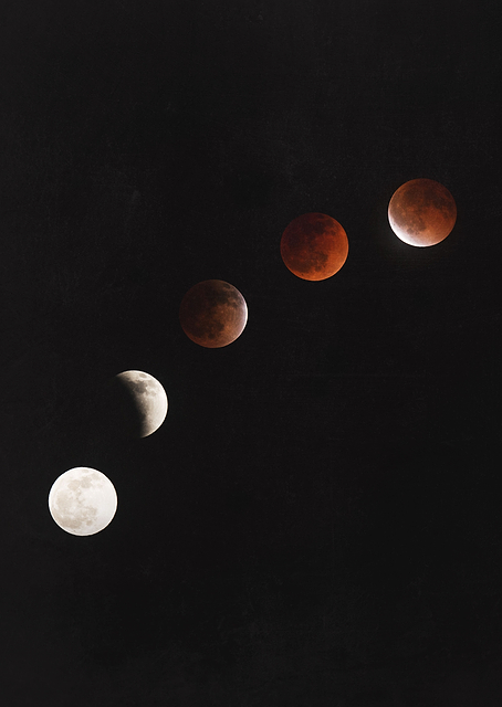 Moon at play / PLATINA