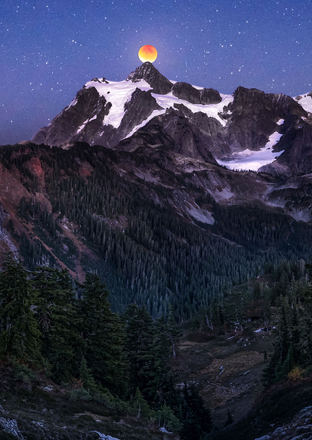 Blood Moon over Shuksan / PLATINA