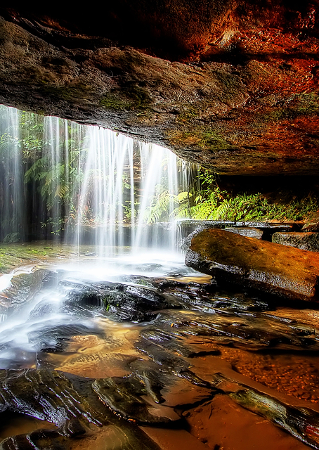 Under The Ledge / PLATINA