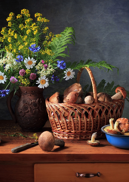 Wildflowers and mushrooms / PLATINA