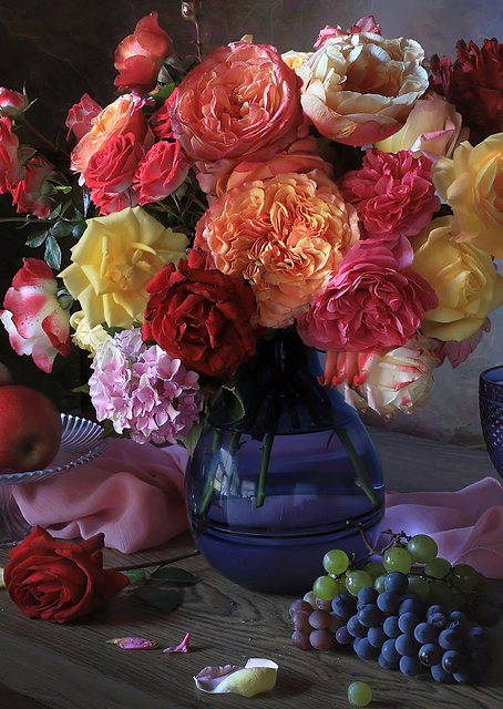Pink and orange roses / PLATINA