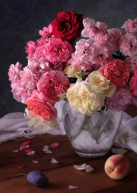 Pink roses and peach / PLATINA