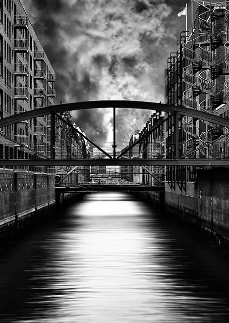 The other side of Hamburg / PLATINA