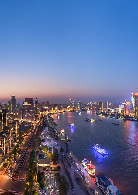 The Blue Hour in Shanghai / PLATINA