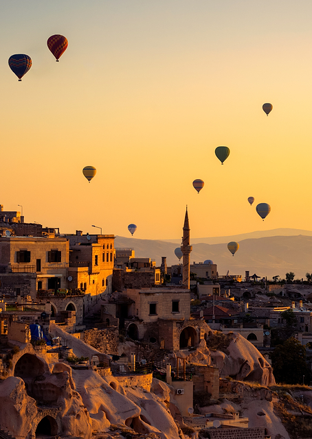 Sunrise over Cappadocia / PLATINA
