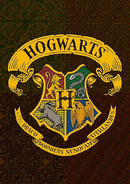 Hogwarts Classic Emblem / PLATINA