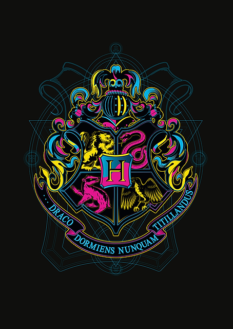 CMYK Hogwart's Crest / PLATINA