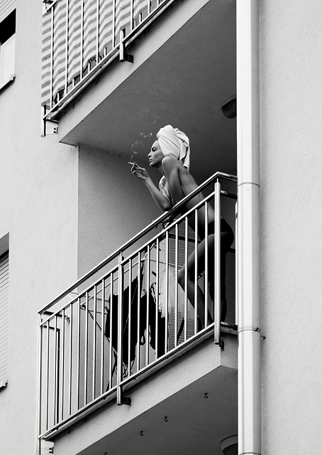 Balcony cigarette / PLATINA