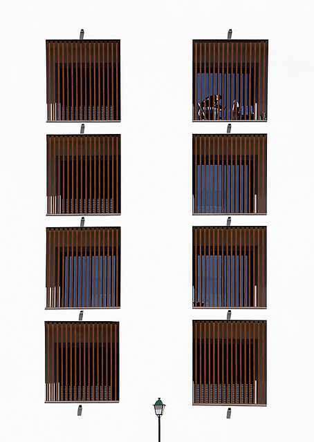 Between Bars / PLATINA