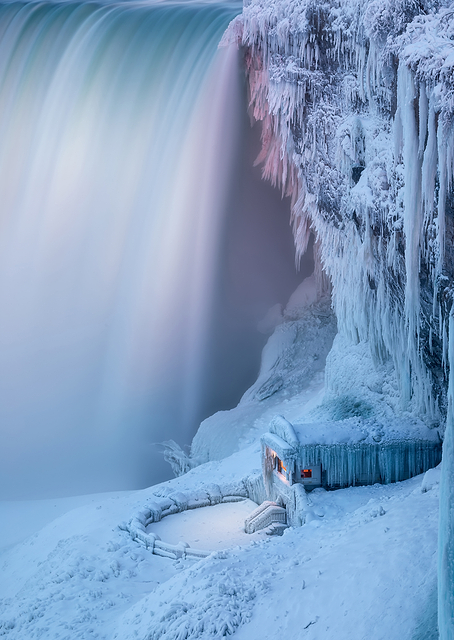 Frozen Waterfall / PLATINA