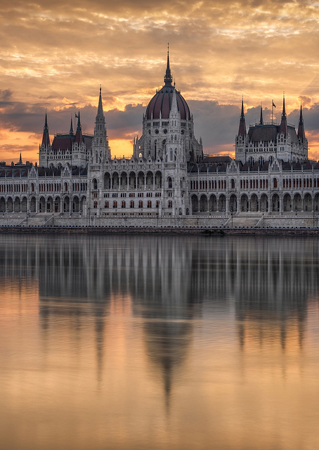 Sunrise in Budapest / PLATINA