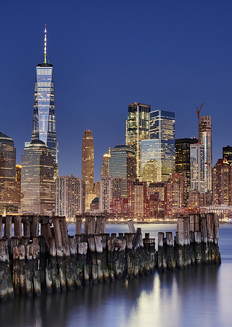 Manhattan Skyline at night / PLATINA