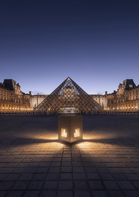 Dark Louvre / PLATINA